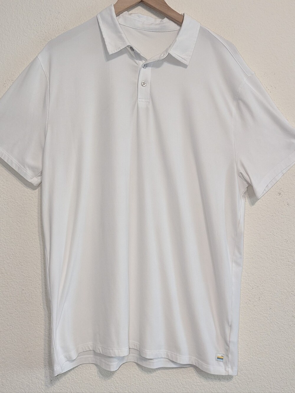 Vuori Polo Shirt Mens XL White Strato Tech Short Sleeve Athleisure Casual Golf